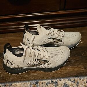 Brooks Levitate Women's Beige and Black Sneakers